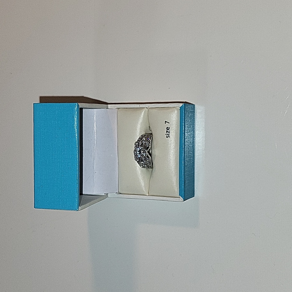 Lovely City X City Pure Silver Plated Rhinestone Ring (7)